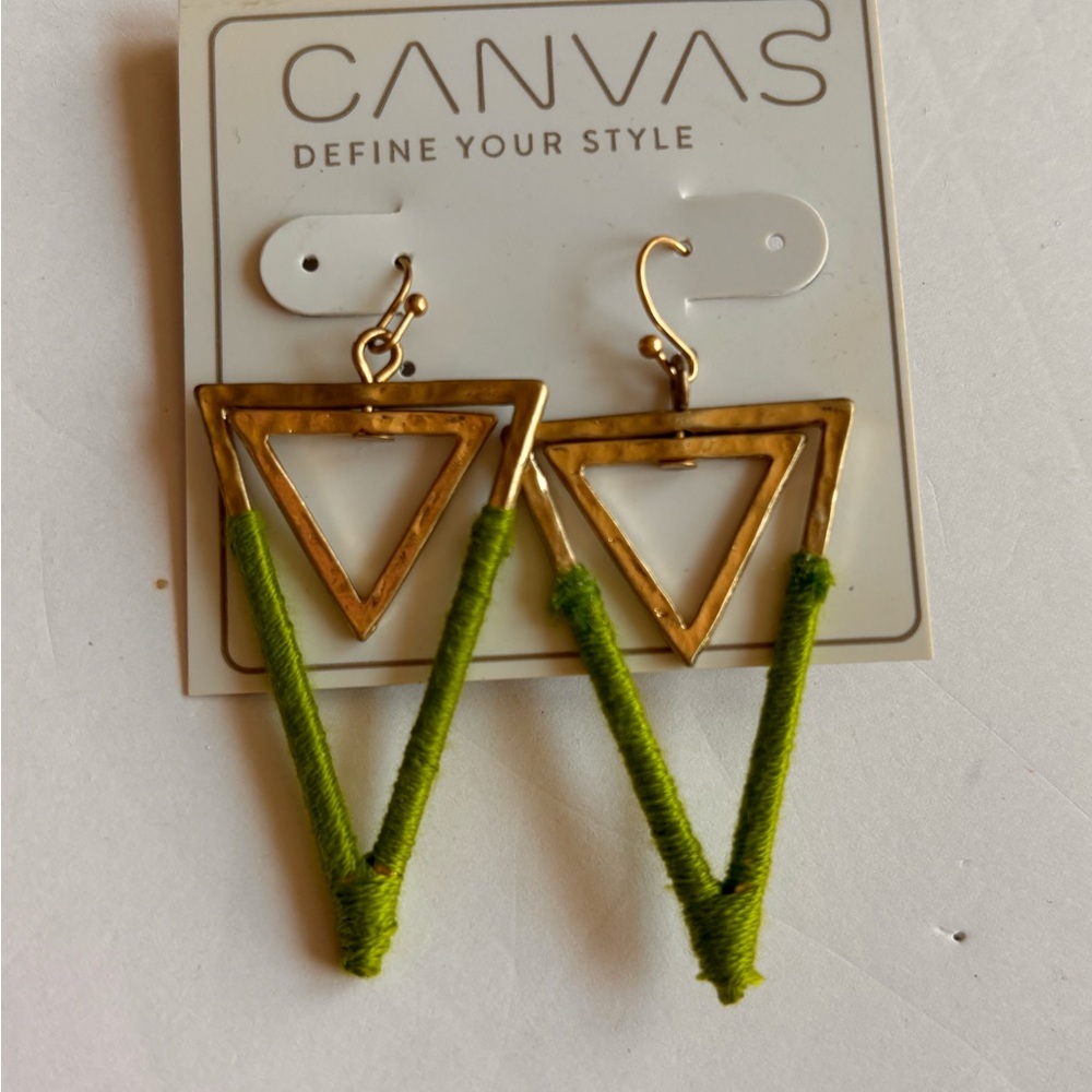 Canvas apple green earrings/ triangle shape/ hammered gold tone/ pierced/ dangle